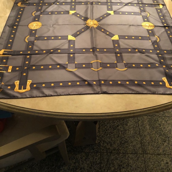 🖤💛VERSACE 🖤💛 - Picture 5 of 13